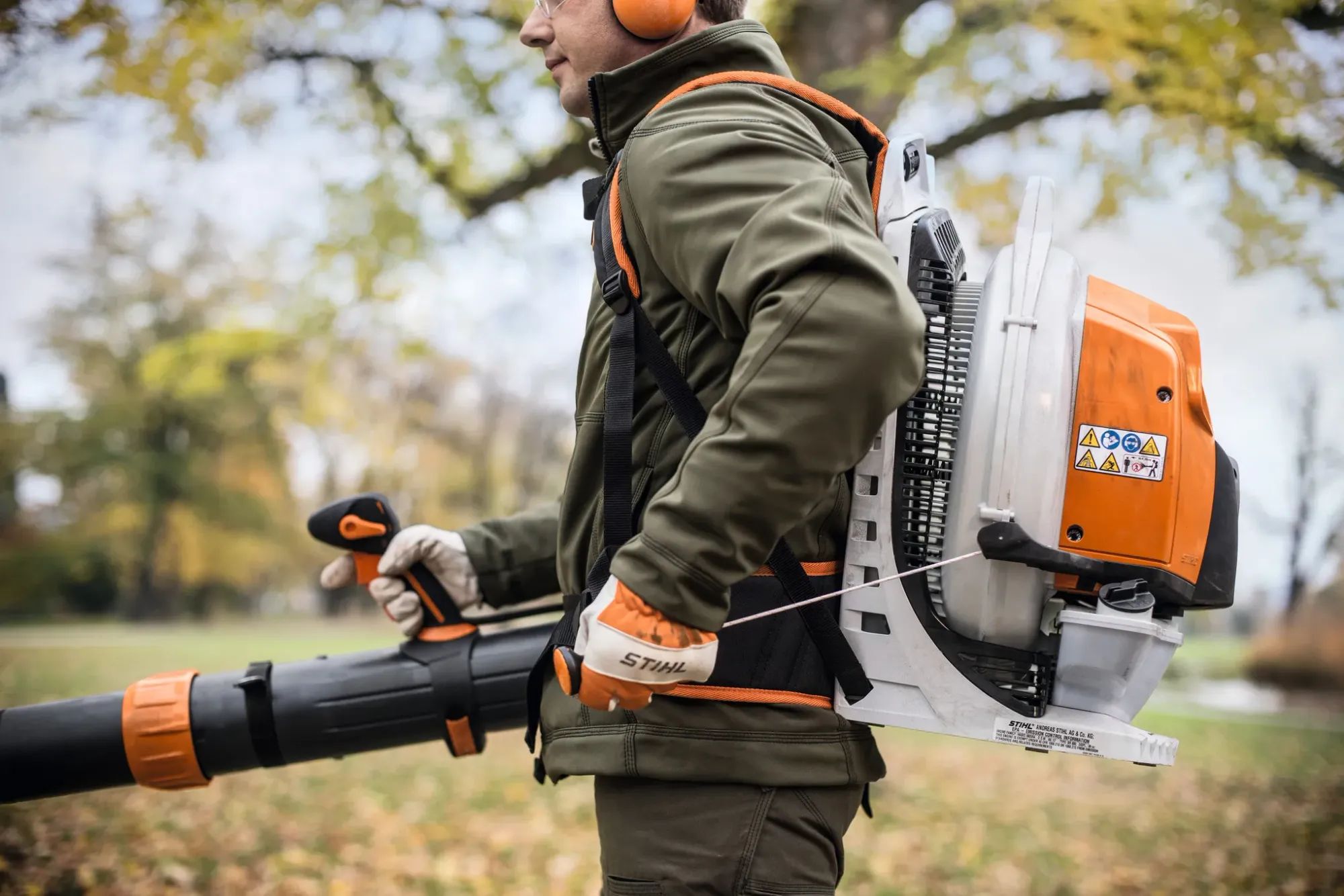 Side-by-side comparison of petrol and battery leaf blowers in use