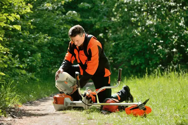 Kiwi homeowner using a battery-powered STIHL tool in the garden